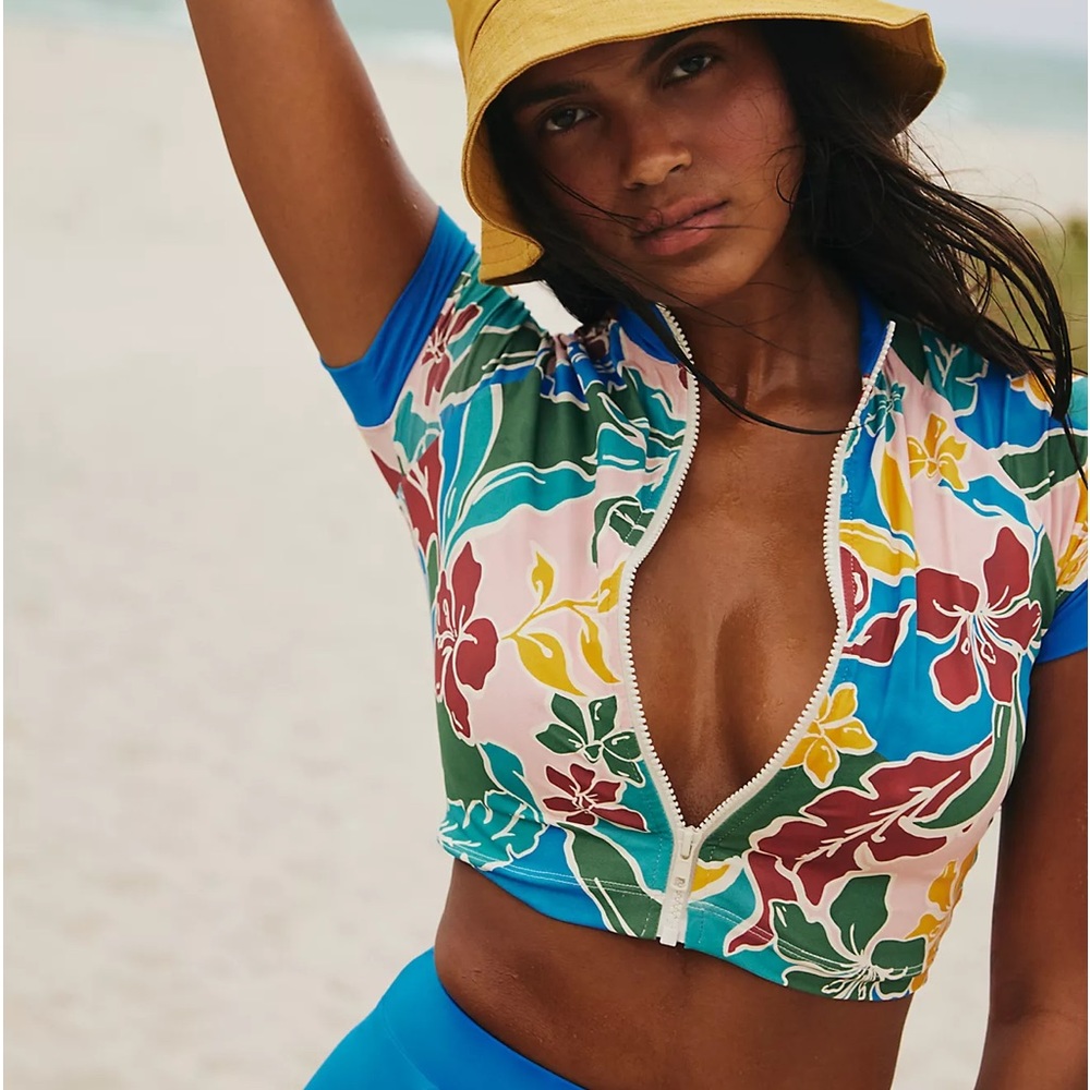 Stone Fox Swim Lily Surf Top Rash Guard Size Large